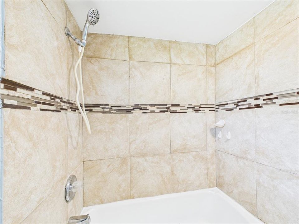 For Rent: $1,600 (2 beds, 1 baths, 880 Square Feet)