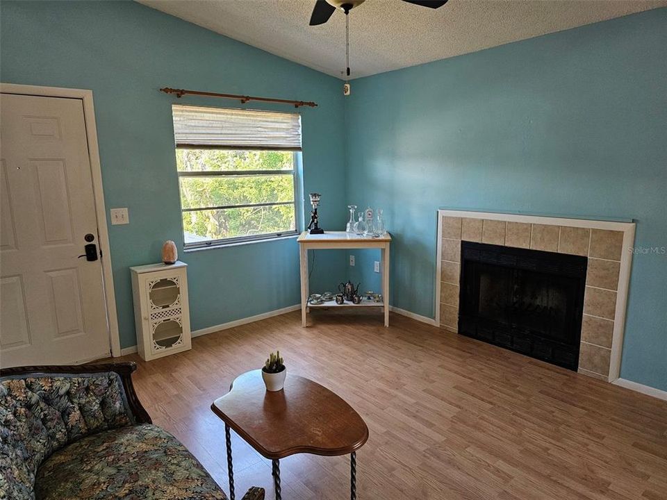 В аренду: $1,450 (2 спален, 2 ванн, 912 Квадратных фут)