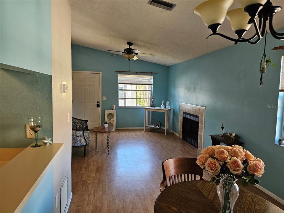 В аренду: $1,450 (2 спален, 2 ванн, 912 Квадратных фут)