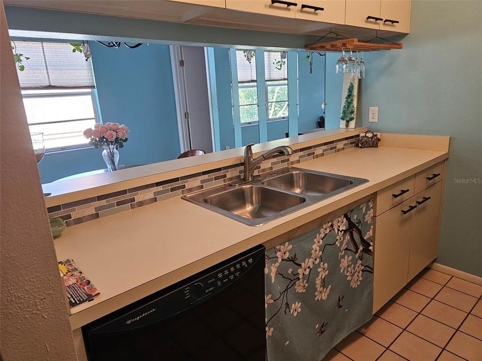 В аренду: $1,450 (2 спален, 2 ванн, 912 Квадратных фут)