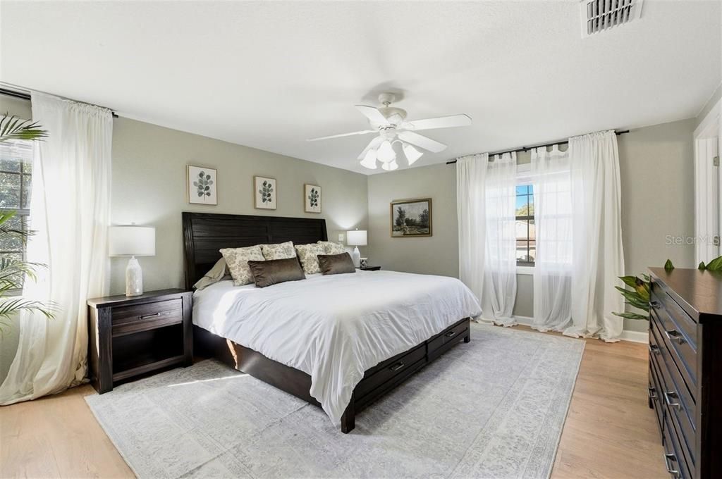 For Sale: $1,350,000 (5 beds, 3 baths, 4733 Square Feet)