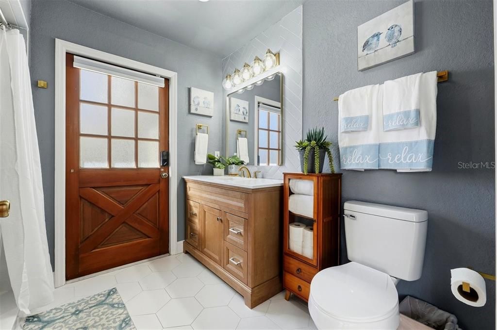 For Sale: $1,350,000 (5 beds, 3 baths, 4733 Square Feet)