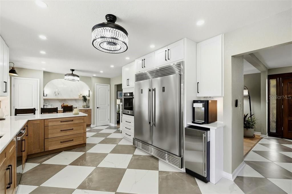 For Sale: $1,350,000 (5 beds, 3 baths, 4733 Square Feet)