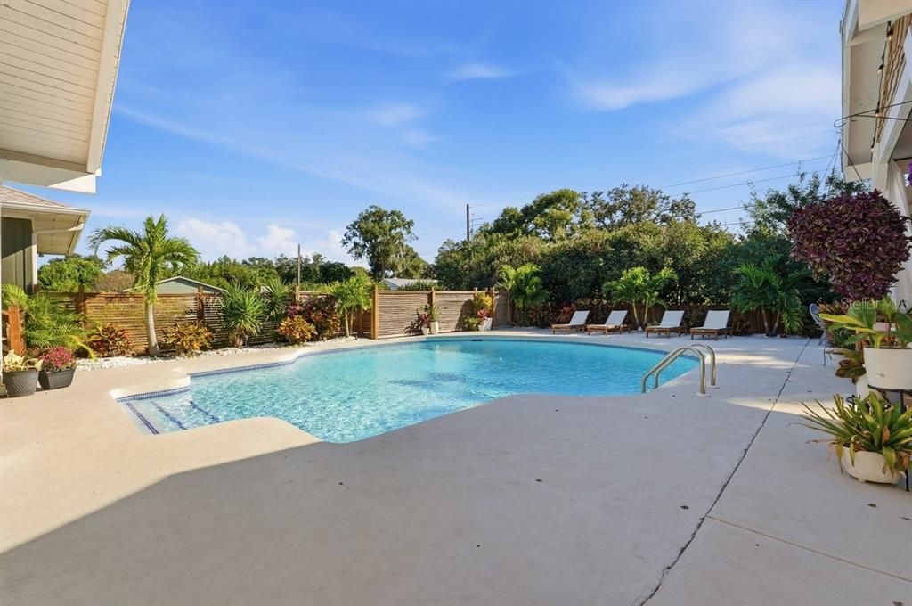 For Sale: $1,350,000 (5 beds, 3 baths, 4733 Square Feet)