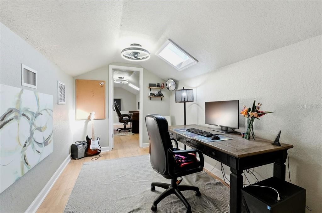 For Sale: $1,350,000 (5 beds, 3 baths, 4733 Square Feet)