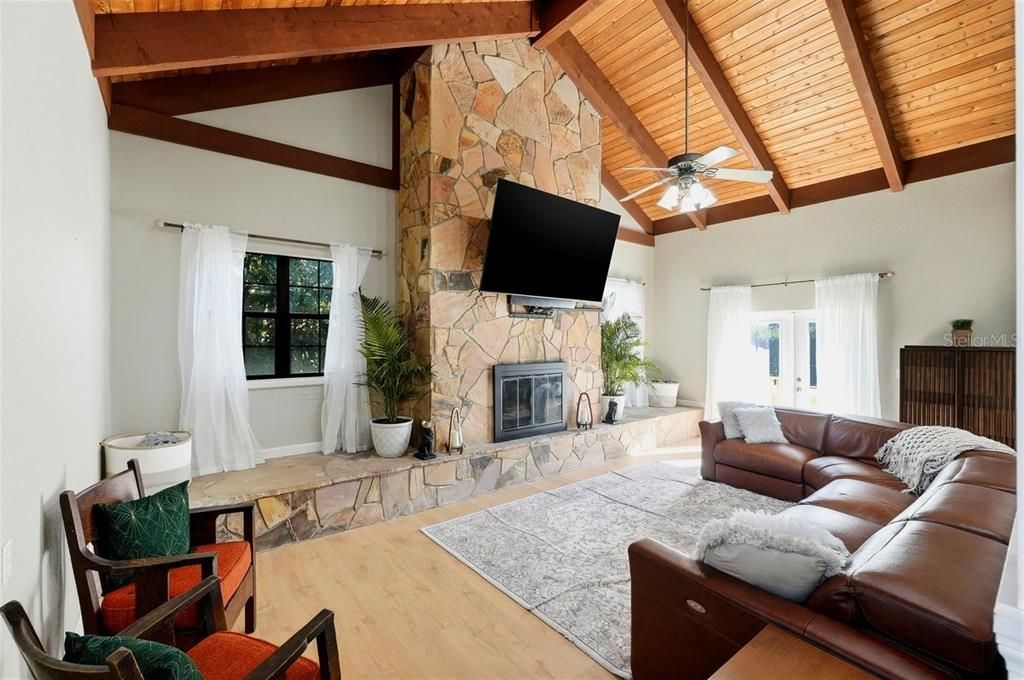 For Sale: $1,350,000 (5 beds, 3 baths, 4733 Square Feet)