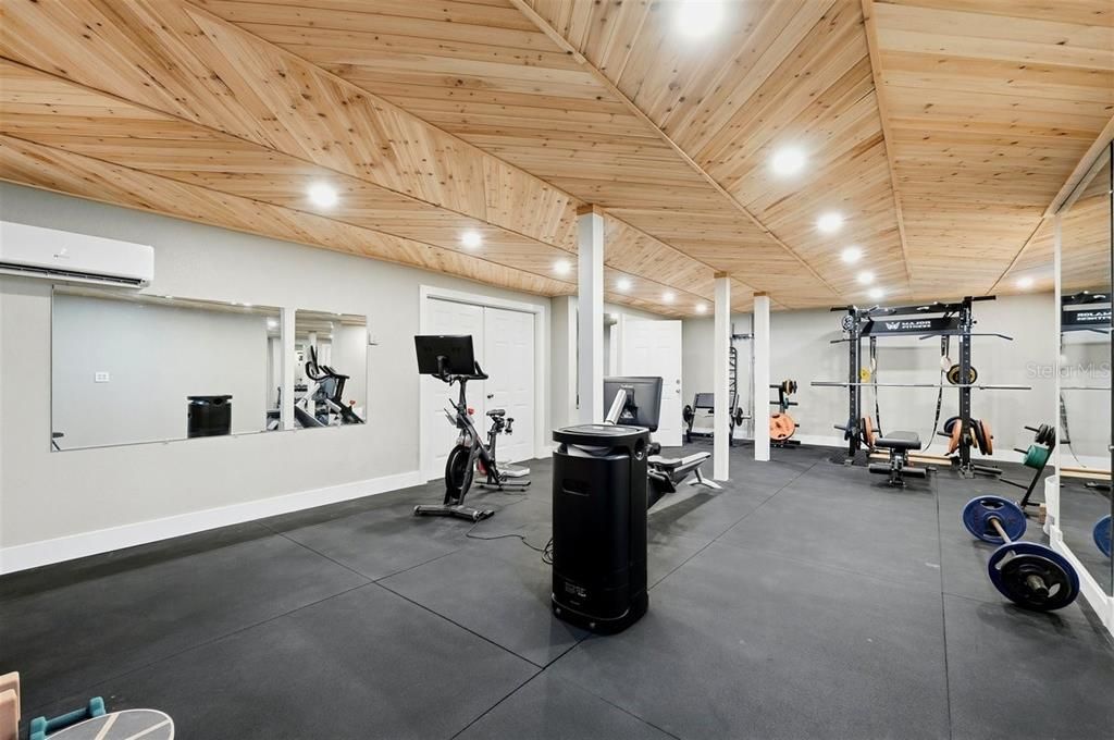 For Sale: $1,350,000 (5 beds, 3 baths, 4733 Square Feet)