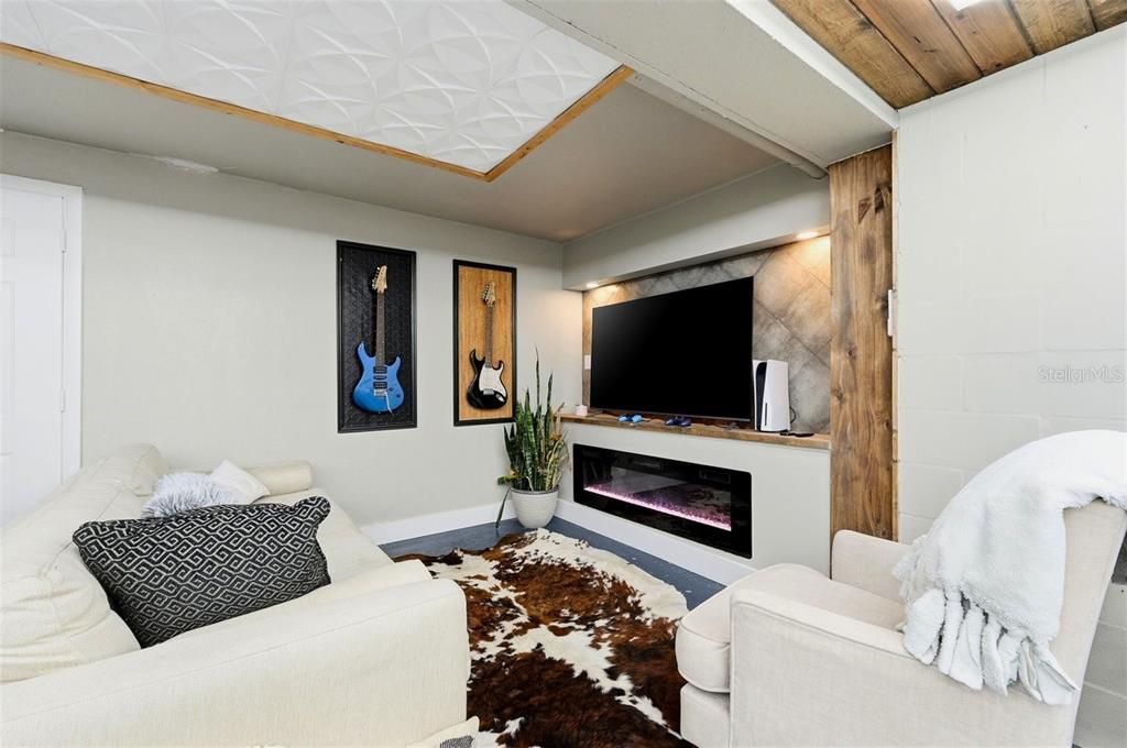 For Sale: $1,350,000 (5 beds, 3 baths, 4733 Square Feet)