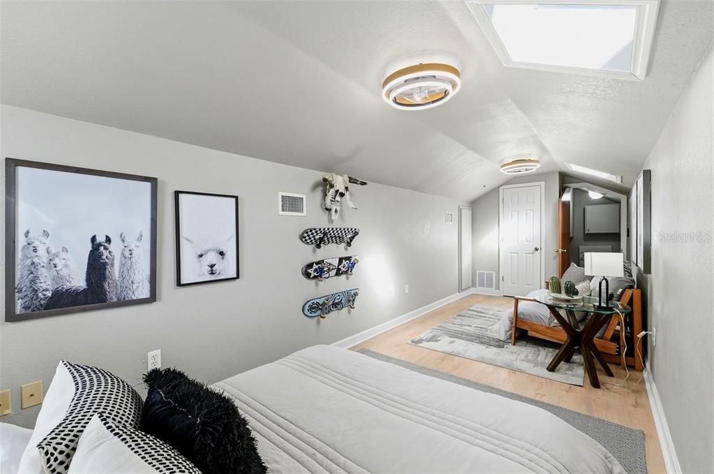 For Sale: $1,350,000 (5 beds, 3 baths, 4733 Square Feet)