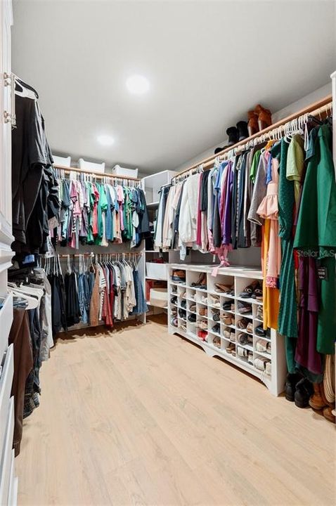 For Sale: $1,350,000 (5 beds, 3 baths, 4733 Square Feet)