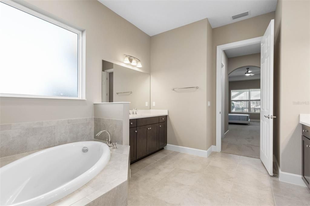 待售: $915,000 (3 贝兹, 3 浴室, 2902 平方英尺)