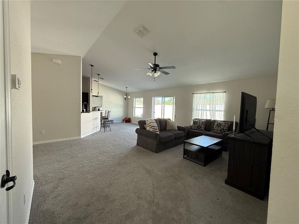 待售: $309,500 (4 贝兹, 2 浴室, 1689 平方英尺)