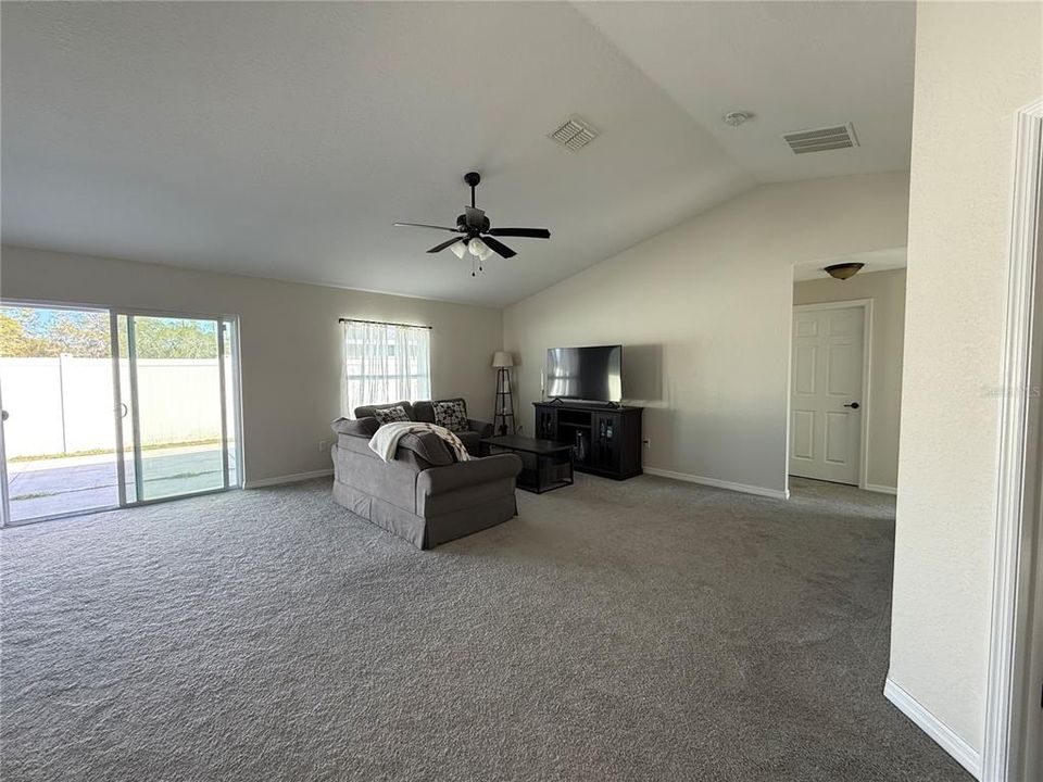 待售: $309,500 (4 贝兹, 2 浴室, 1689 平方英尺)