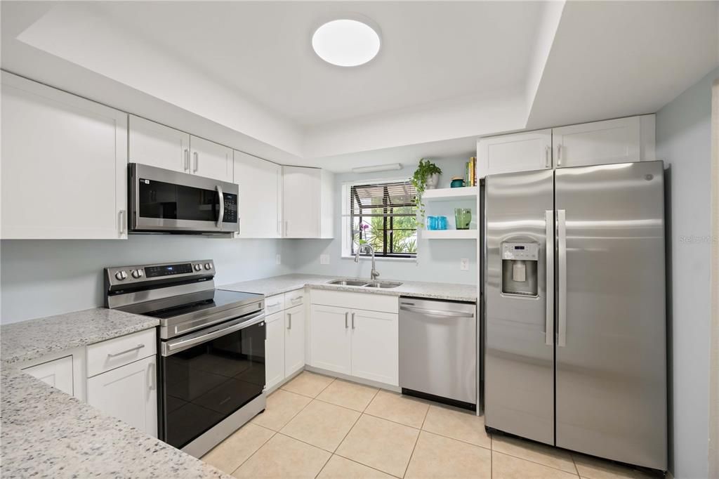 На продажу: $250,000 (2 спален, 2 ванн, 1498 Квадратных фут)