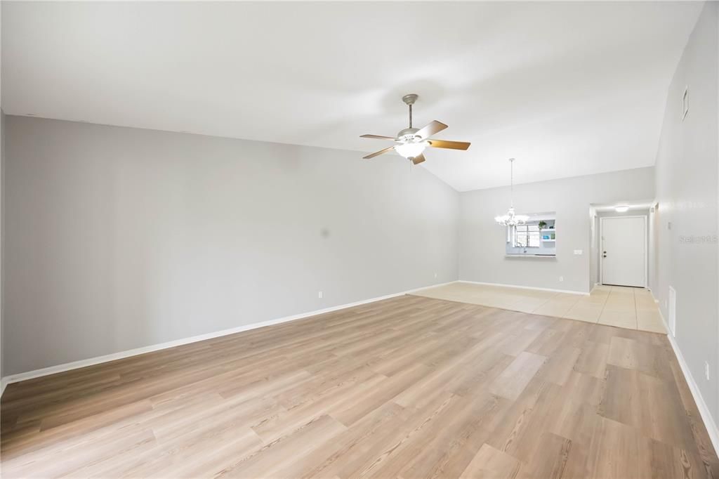 На продажу: $250,000 (2 спален, 2 ванн, 1498 Квадратных фут)