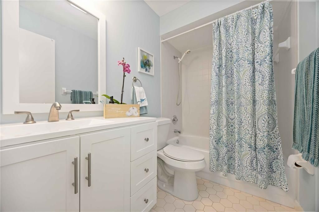 На продажу: $250,000 (2 спален, 2 ванн, 1498 Квадратных фут)