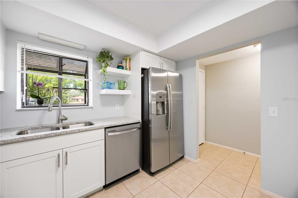 На продажу: $250,000 (2 спален, 2 ванн, 1498 Квадратных фут)