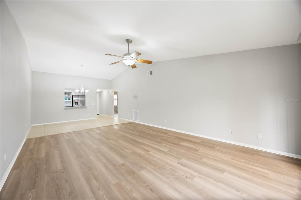 На продажу: $250,000 (2 спален, 2 ванн, 1498 Квадратных фут)