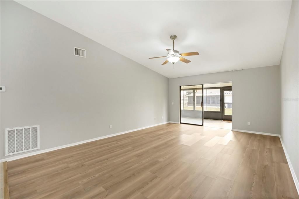 На продажу: $250,000 (2 спален, 2 ванн, 1498 Квадратных фут)