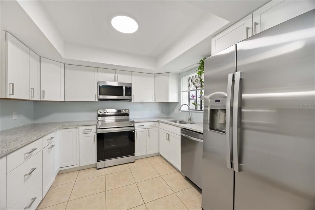 На продажу: $250,000 (2 спален, 2 ванн, 1498 Квадратных фут)