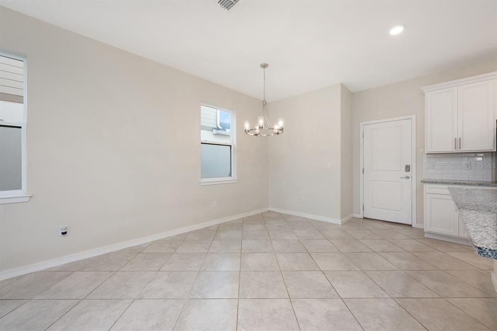 待售: $415,000 (3 贝兹, 2 浴室, 1712 平方英尺)