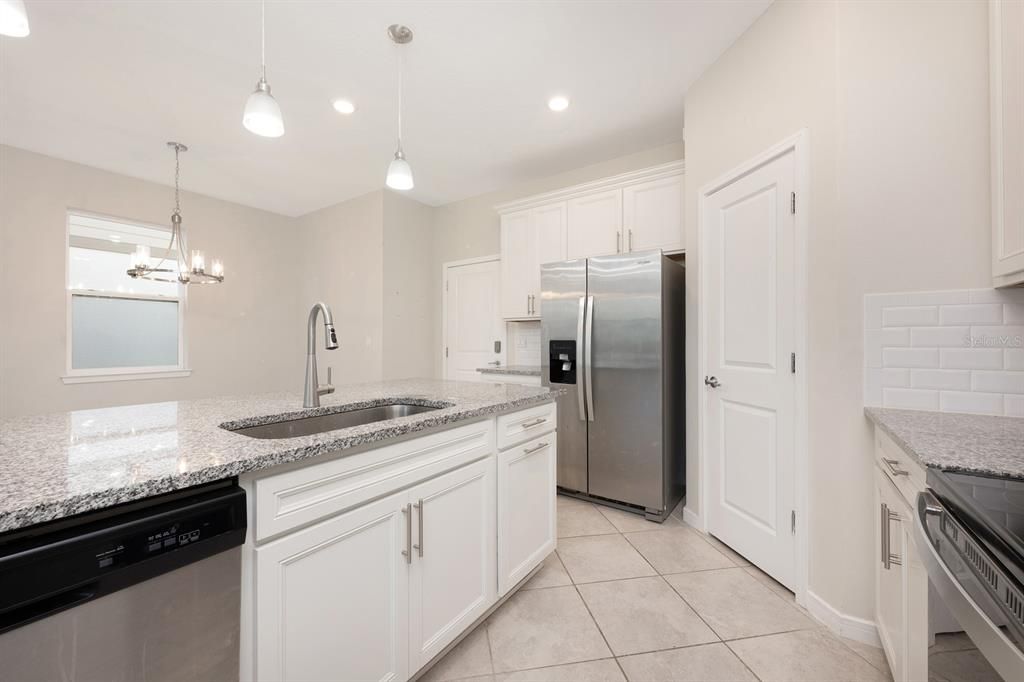 待售: $415,000 (3 贝兹, 2 浴室, 1712 平方英尺)