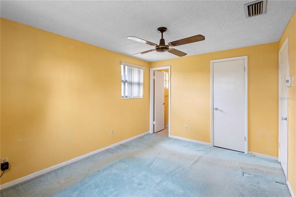 For Sale: $198,900 (2 beds, 1 baths, 1056 Square Feet)