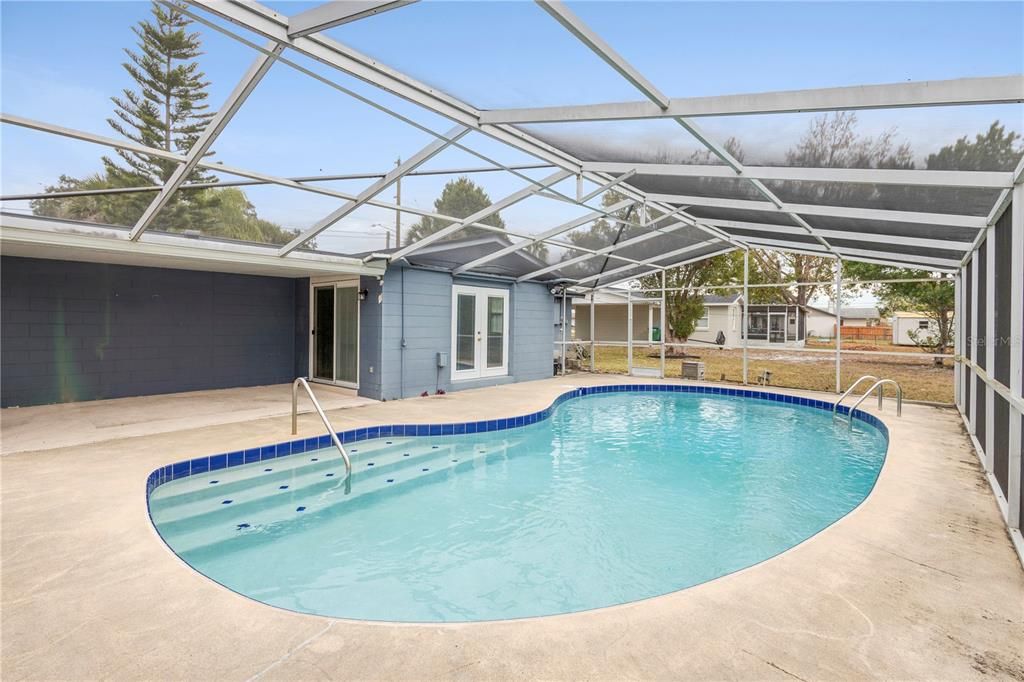 For Sale: $198,900 (2 beds, 1 baths, 1056 Square Feet)