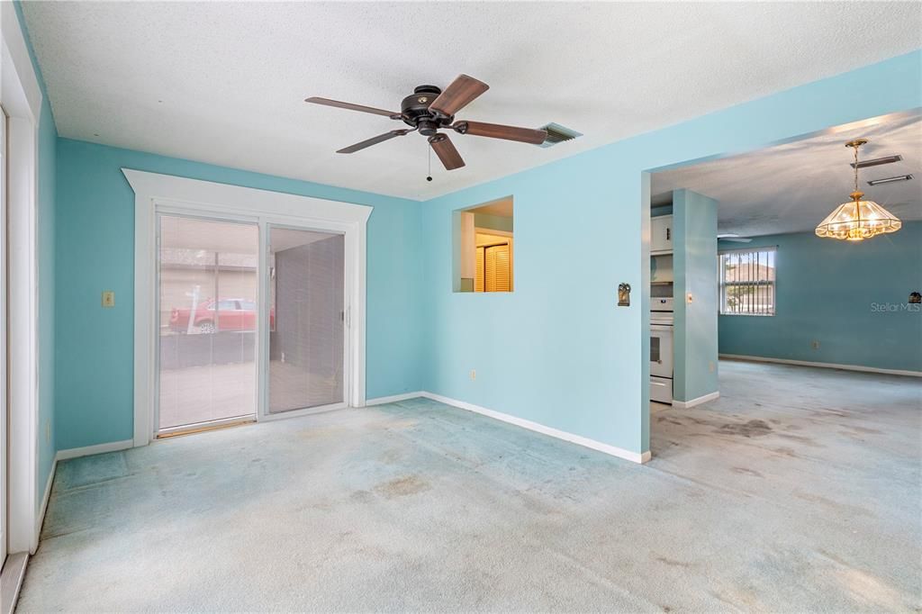 For Sale: $198,900 (2 beds, 1 baths, 1056 Square Feet)