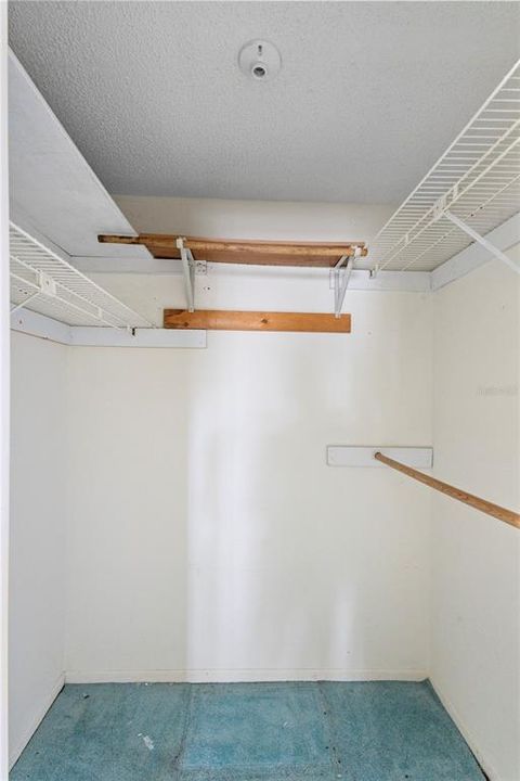 For Sale: $198,900 (2 beds, 1 baths, 1056 Square Feet)