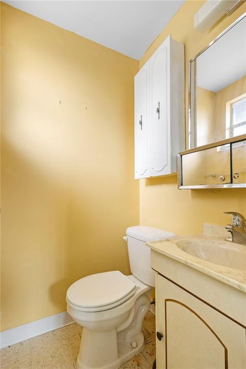 For Sale: $198,900 (2 beds, 1 baths, 1056 Square Feet)