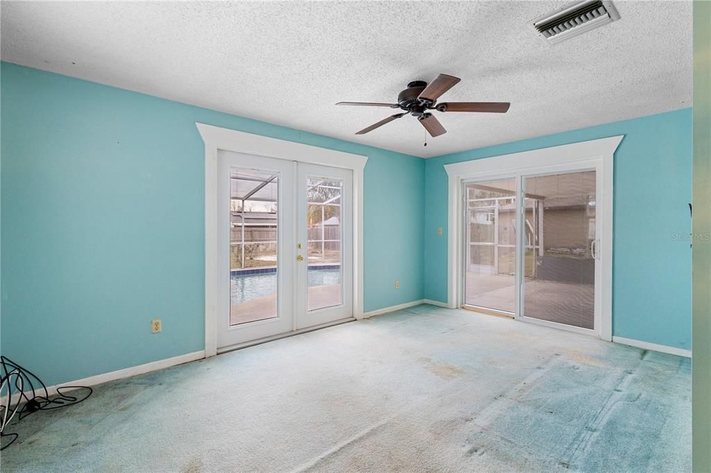 For Sale: $198,900 (2 beds, 1 baths, 1056 Square Feet)