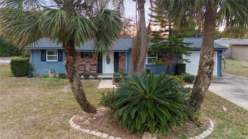 For Sale: $198,900 (2 beds, 1 baths, 1056 Square Feet)