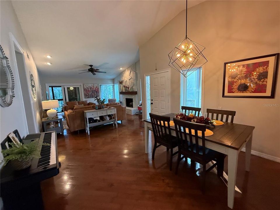 En Venta: $299,000 (2 camas, 2 baños, 1190 Pies cuadrados)