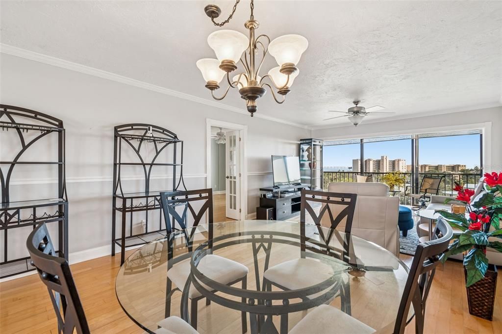 En Venta: $279,000 (2 camas, 2 baños, 1070 Pies cuadrados)