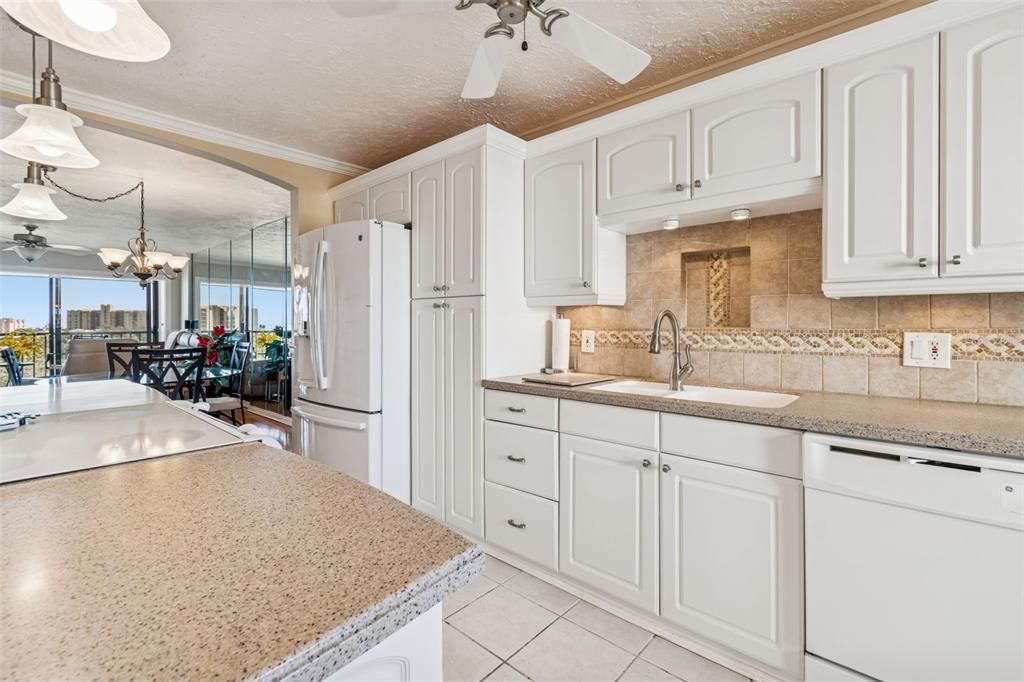 En Venta: $279,000 (2 camas, 2 baños, 1070 Pies cuadrados)