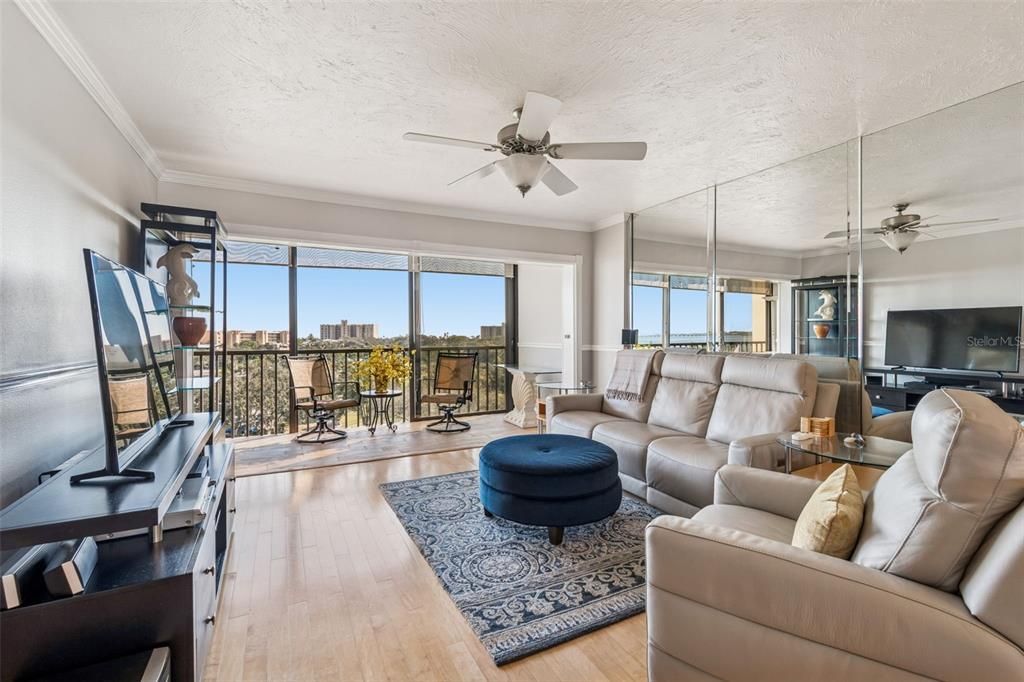 En Venta: $279,000 (2 camas, 2 baños, 1070 Pies cuadrados)