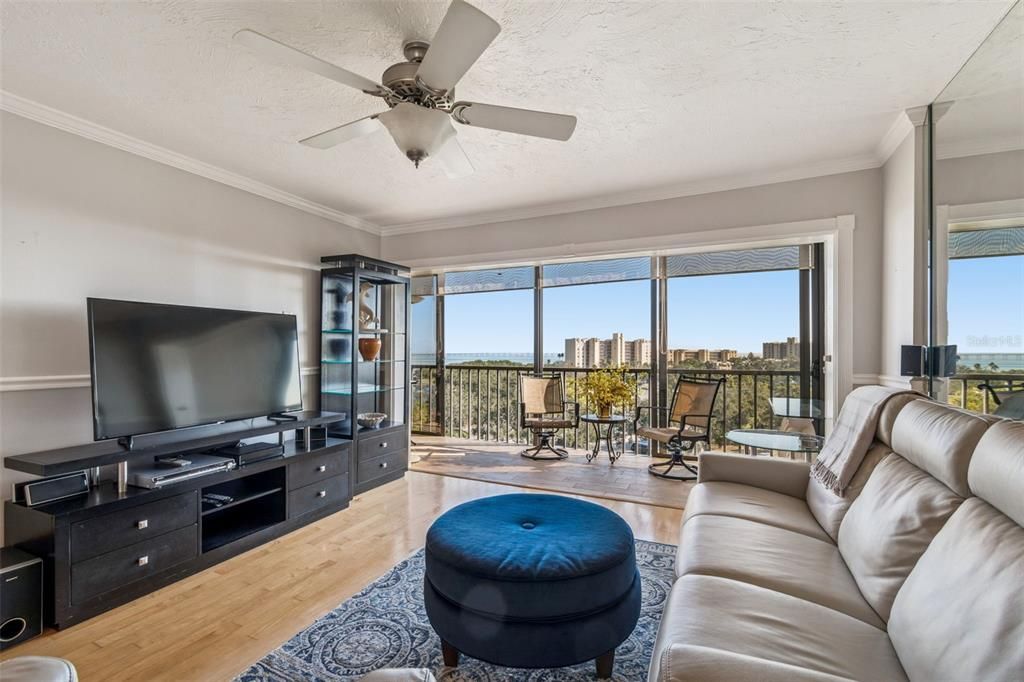 En Venta: $279,000 (2 camas, 2 baños, 1070 Pies cuadrados)