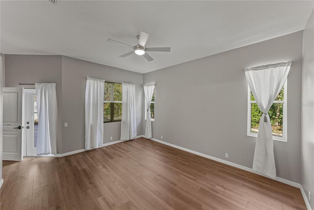 For Sale: $540,000 (4 beds, 2 baths, 2022 Square Feet)