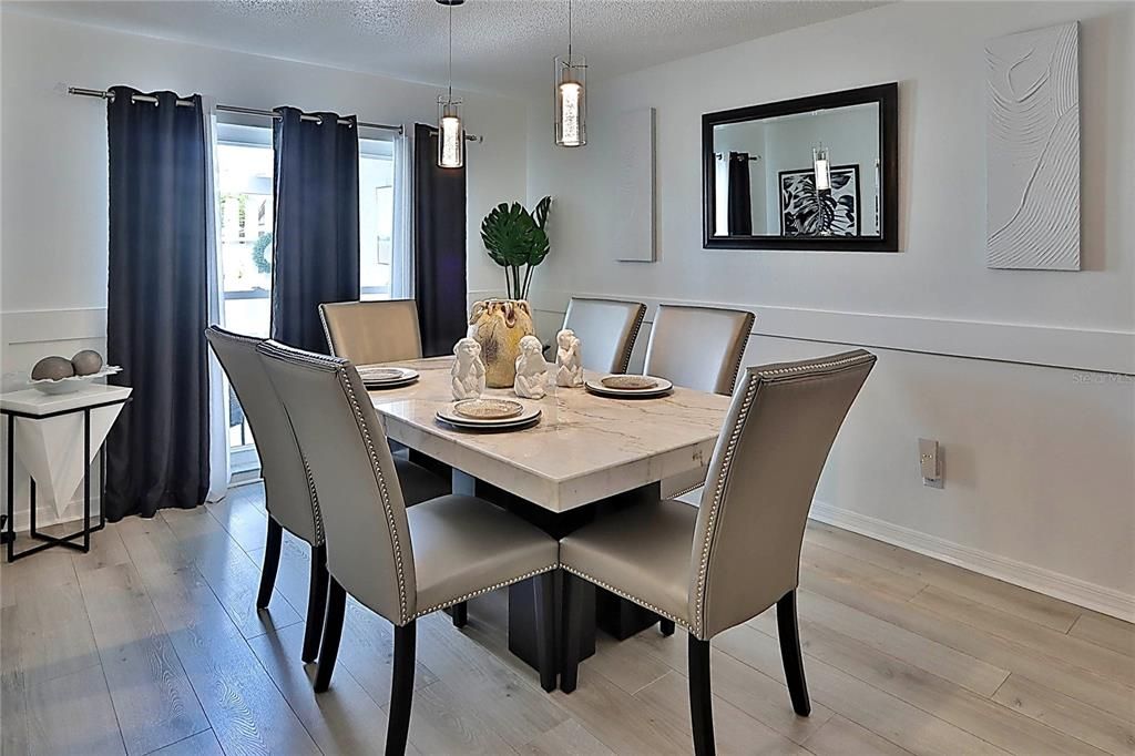 合同活跃: $549,900 (4 贝兹, 2 浴室, 2044 平方英尺)