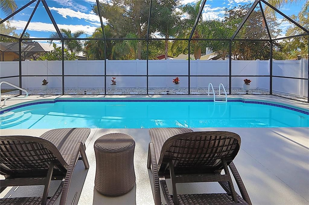 合同活跃: $549,900 (4 贝兹, 2 浴室, 2044 平方英尺)