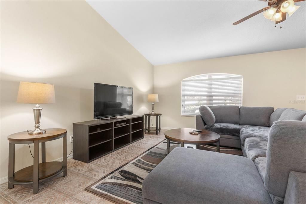 待售: $278,000 (3 贝兹, 2 浴室, 1380 平方英尺)