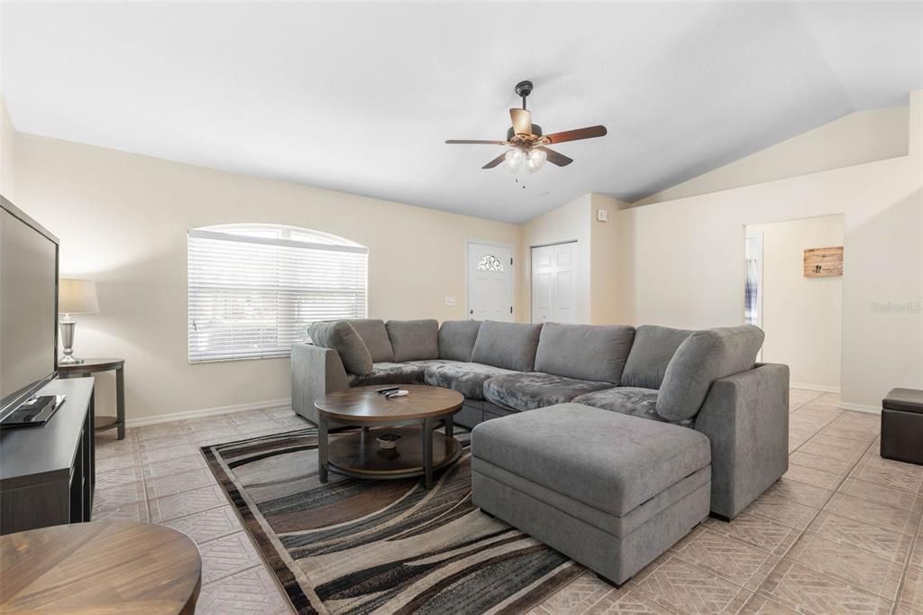 待售: $278,000 (3 贝兹, 2 浴室, 1380 平方英尺)