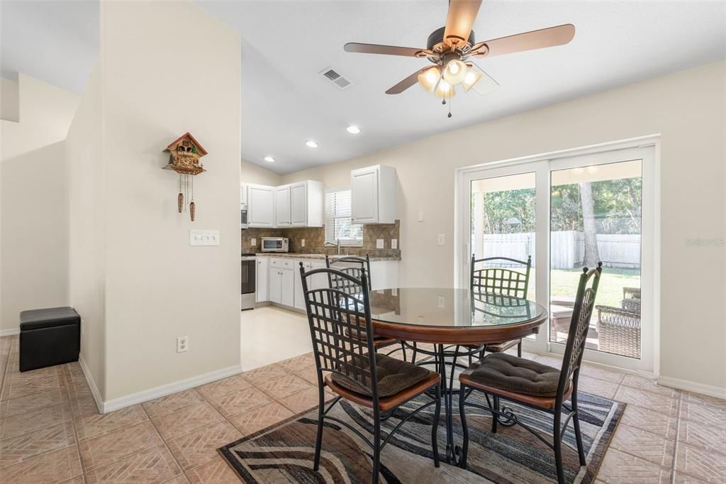 待售: $278,000 (3 贝兹, 2 浴室, 1380 平方英尺)