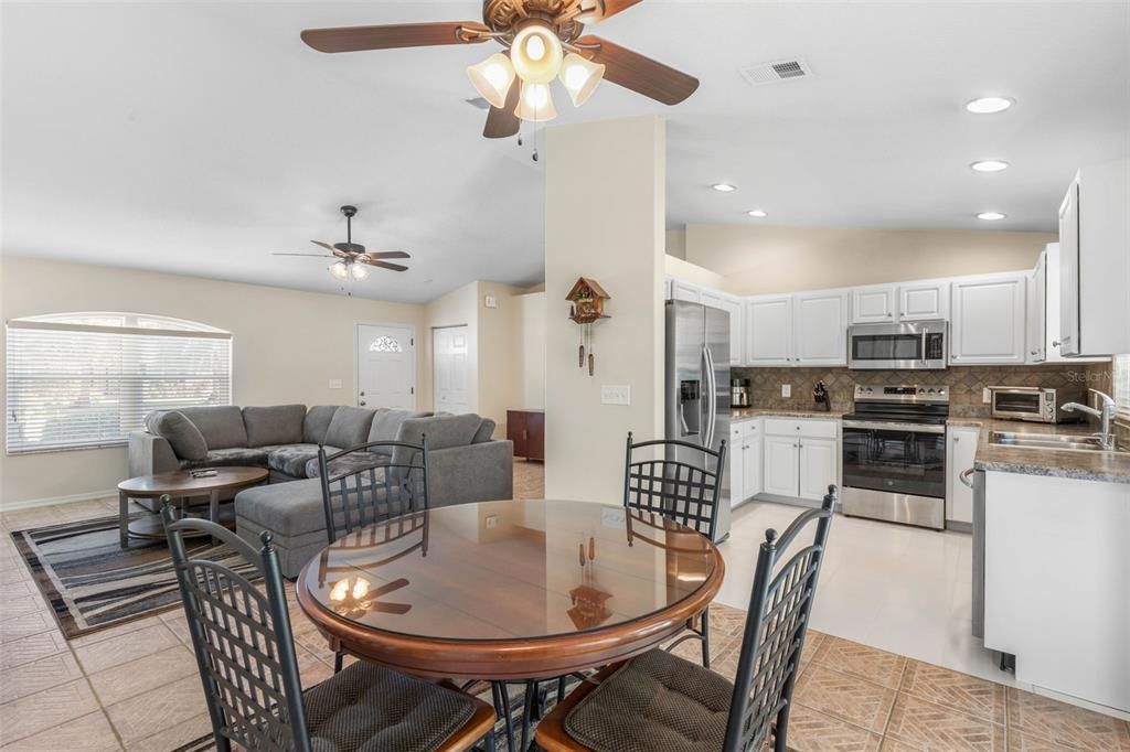 待售: $278,000 (3 贝兹, 2 浴室, 1380 平方英尺)