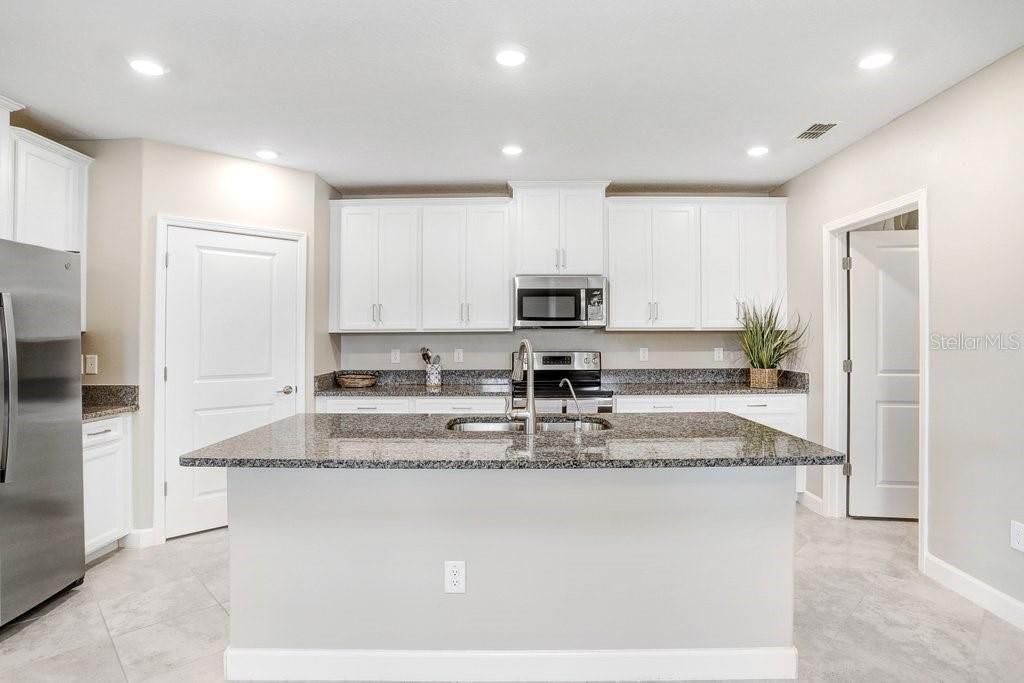 待售: $274,500 (2 贝兹, 2 浴室, 1614 平方英尺)