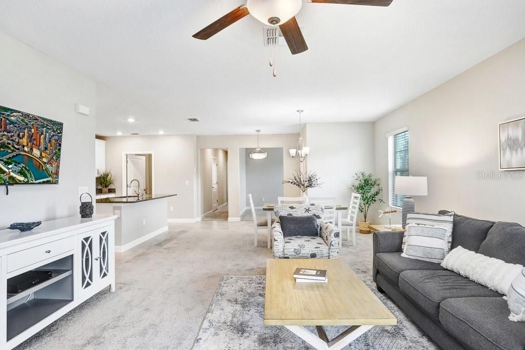 待售: $274,500 (2 贝兹, 2 浴室, 1614 平方英尺)