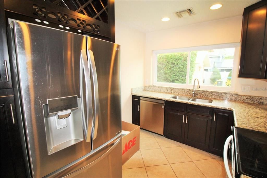 出租: $2,475 (3 贝兹, 2 浴室, 1664 平方英尺)