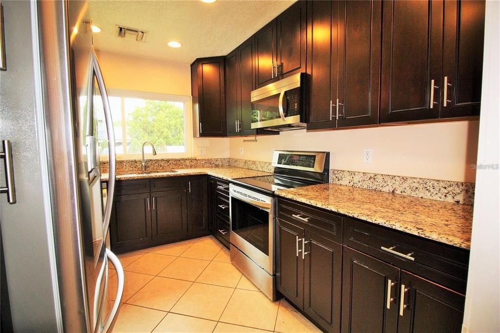 出租: $2,475 (3 贝兹, 2 浴室, 1664 平方英尺)