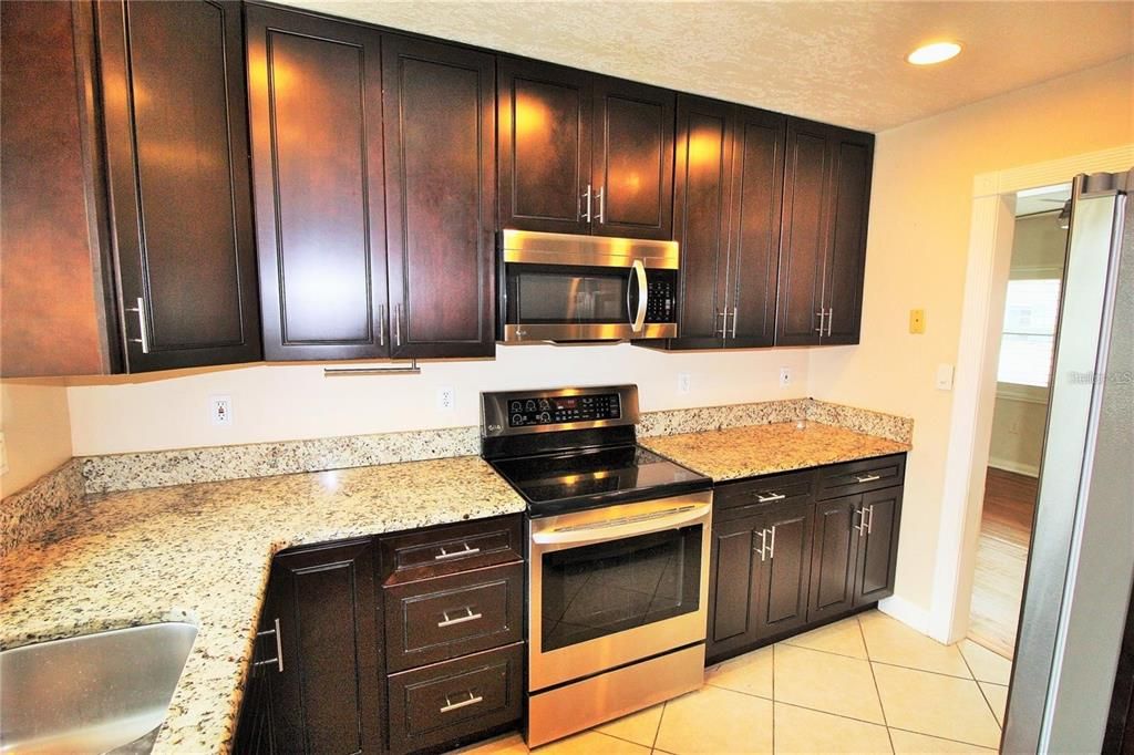 出租: $2,475 (3 贝兹, 2 浴室, 1664 平方英尺)